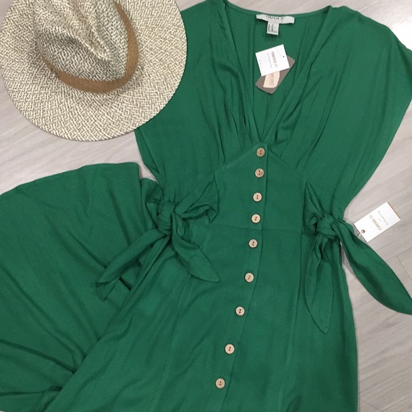 Forever 21 Dresses & Skirts - NWT maxi dress kelly green so cute!